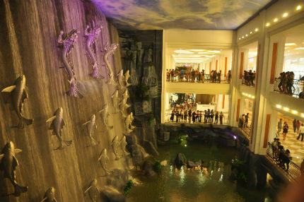 Ra mắt gói tour khám phá Vincom Mega Mall Royal City